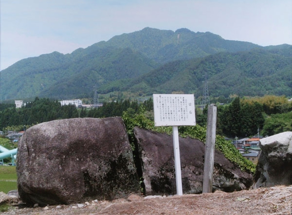 134遠山広基　鼎切石.jpg