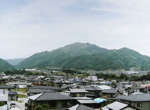 136浅井かおり　鼎切石.jpg