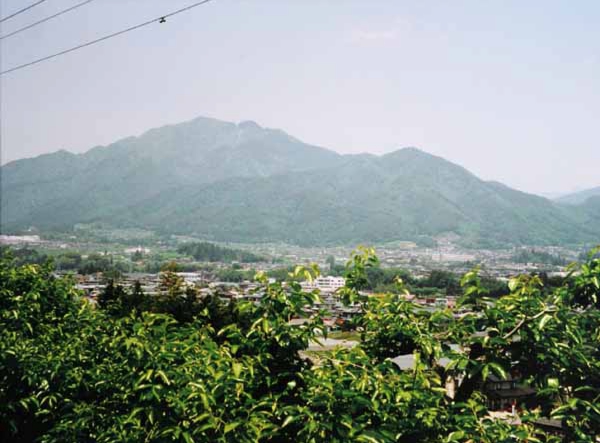 203菅沼君江　鼎上山.jpg