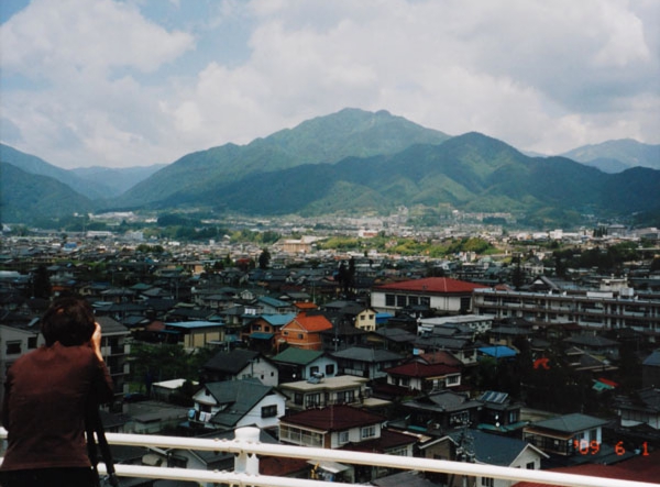 09-180関島悦子鼎上山.jpg