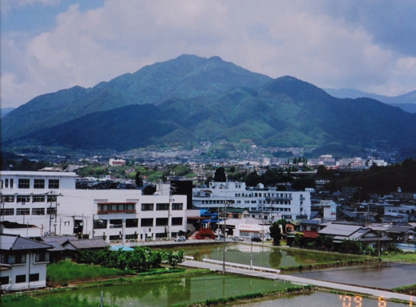 09-188桐生安視鼎上山地区下農校中段の三叉路.jpg