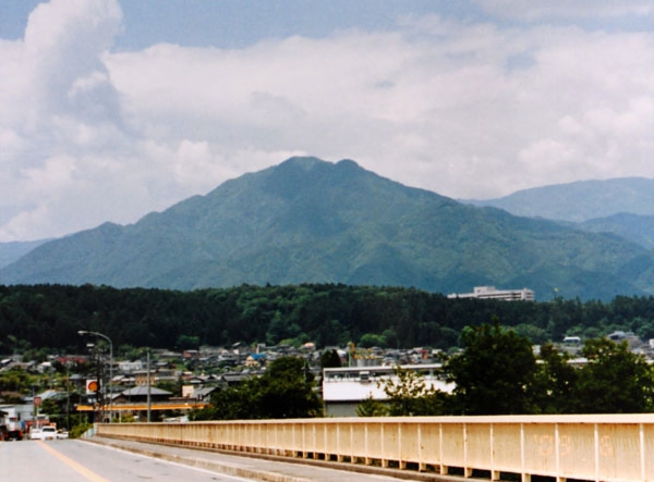 09-249後藤和代下久堅水神橋.jpg