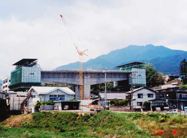 2012-155山岸嘉一_鼎上山.jpg