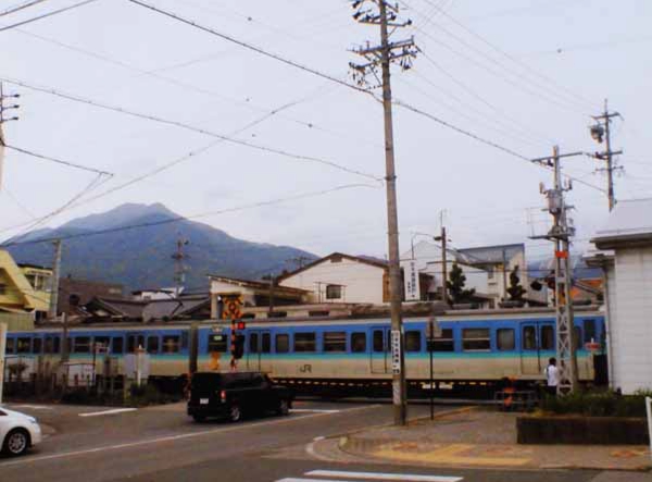 2013-041吉沢秀一_桜町駅前.jpg