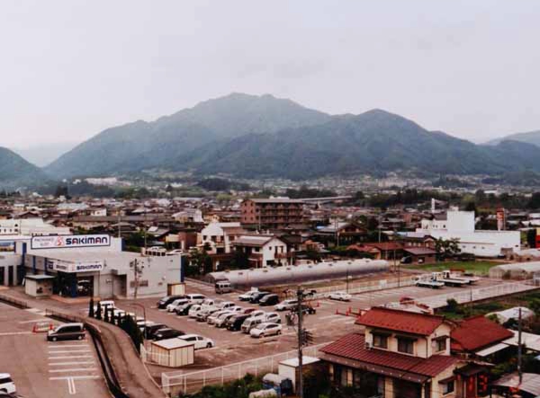 2013-102塩澤秀明_鼎上山運動公園通り.jpg