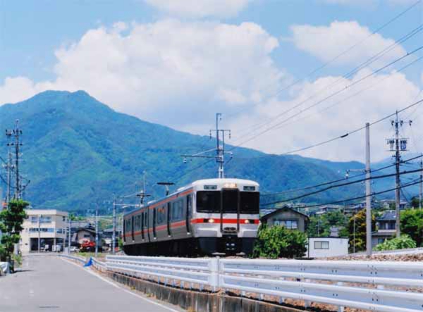 2015-034桑田千穂上郷駅へ向う.jpg