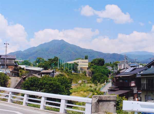 2015-036今村紀子小伝馬橋から見上げた風越山.jpg