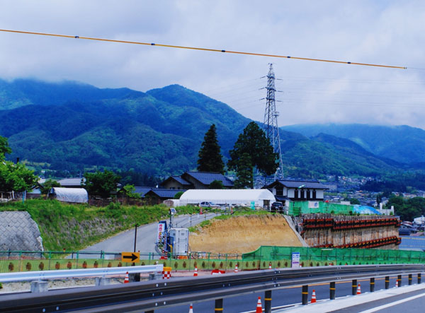 2017-114井原清文北方の羽場大瀬木線道路工事現場.jpg